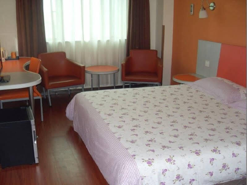 Шанхай: Motel168 Shanghai Jingshang Shihua Inn