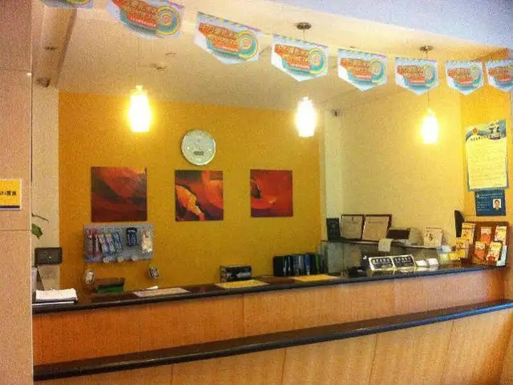 Шанхай: 7 Days Inn North Of Waitan