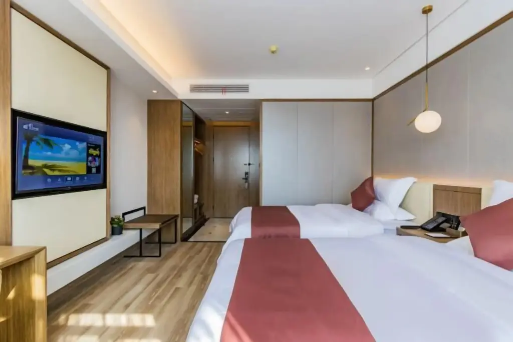 Цзясинь: GYA Hotel (Haiyan Wuyue Plaza Guanhaiyuan Hotel)