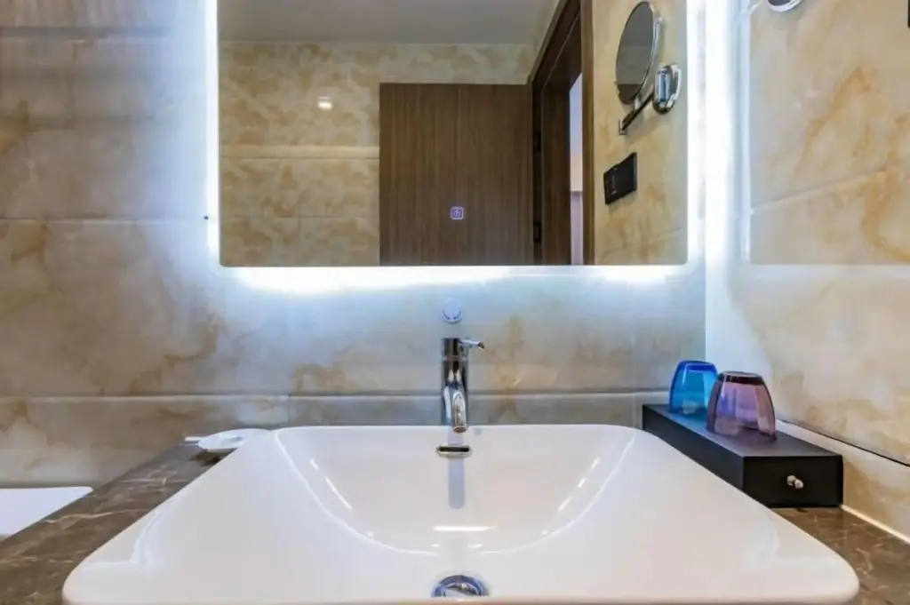 Цзясинь: GYA Hotel (Haiyan Wuyue Plaza Guanhaiyuan Hotel)