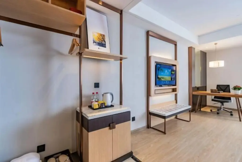 Цзясинь: GYA Hotel (Haiyan Wuyue Plaza Guanhaiyuan Hotel)