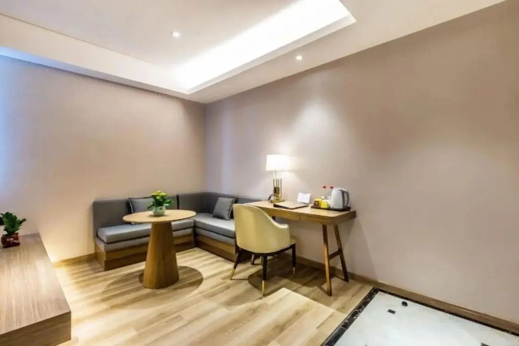 Цзясинь: GYA Hotel (Haiyan Wuyue Plaza Guanhaiyuan Hotel)