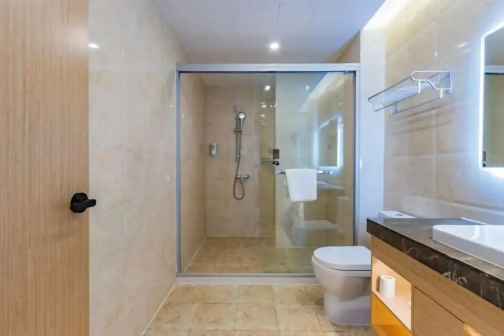 Цзясинь: GYA Hotel (Haiyan Wuyue Plaza Guanhaiyuan Hotel)