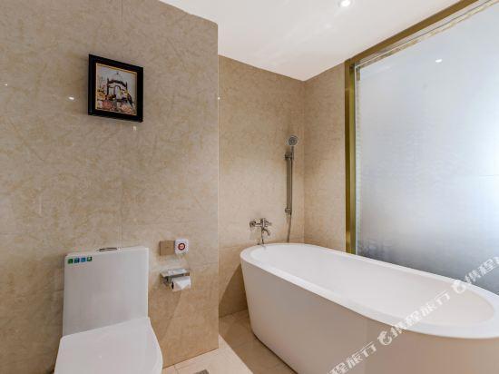 Хуайнань: Huainan Xinjinjiang Hotel