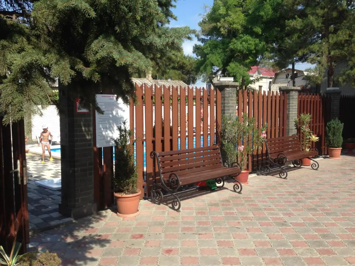 Анапа: Пансионат "Тополь"