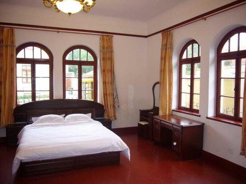 Циндао: Beach Castle Hotel