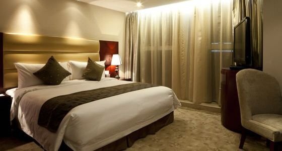 Шаоксинг: H And J Business Hotel