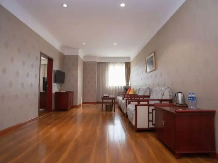 Хандань: Century Crown Hotel