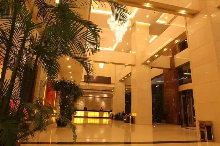 Ухань: New Land Hotel