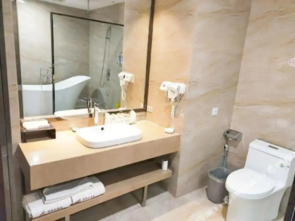 Куча: Lidu Hotel