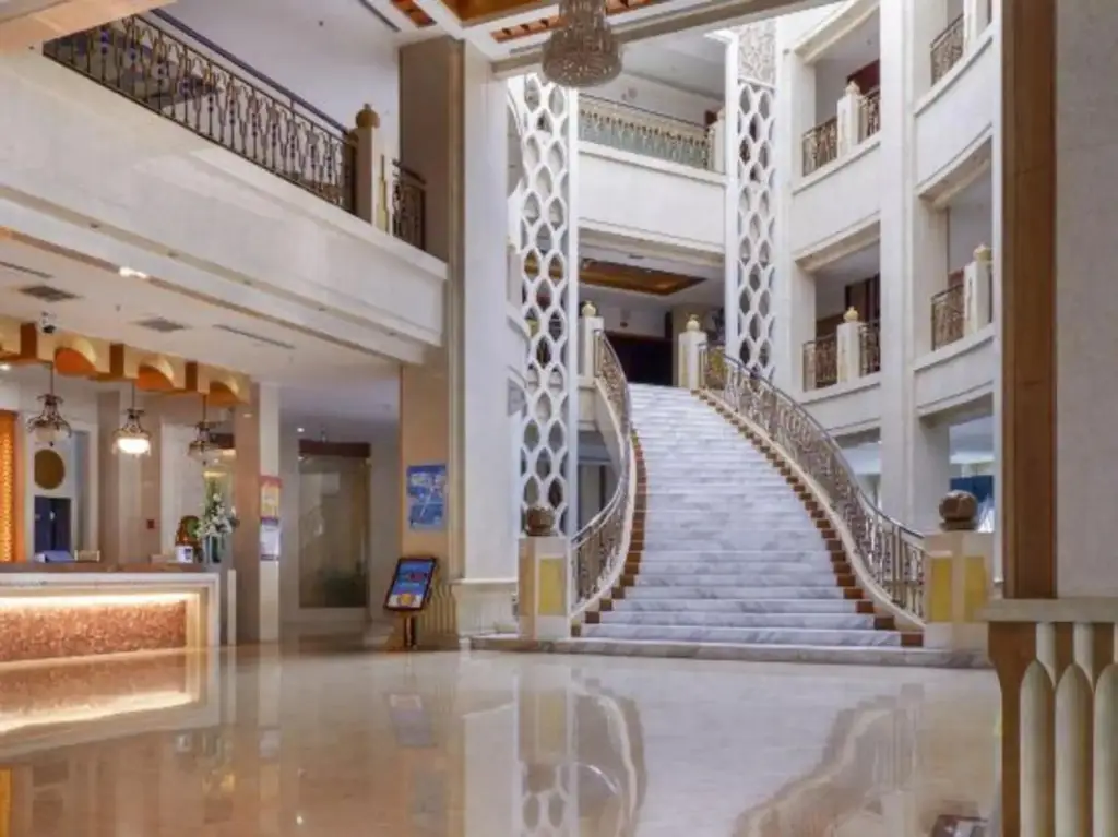 Куча: Lidu Hotel