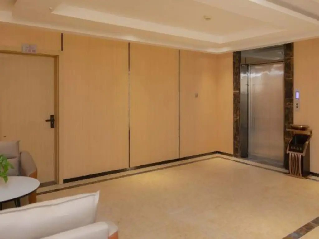 Инин: Hotel Iining Pai