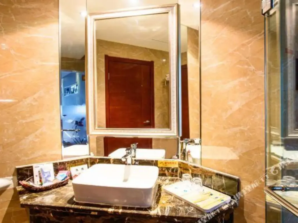 Инин: Hotel Iining Pai
