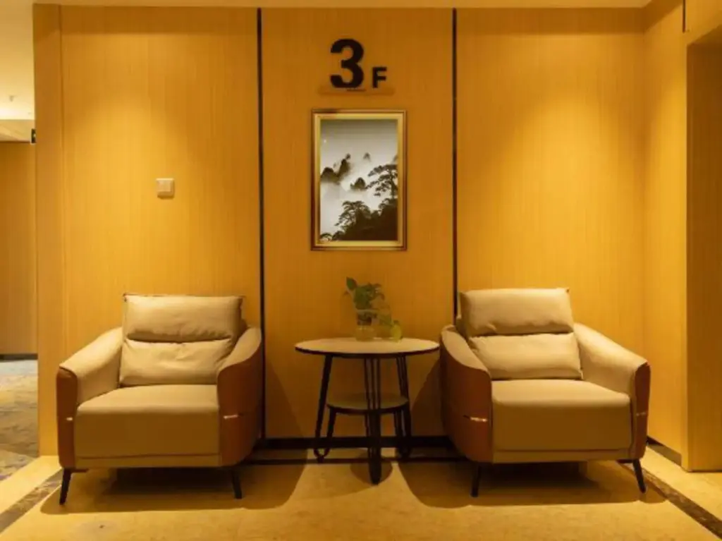 Инин: Hotel Iining Pai
