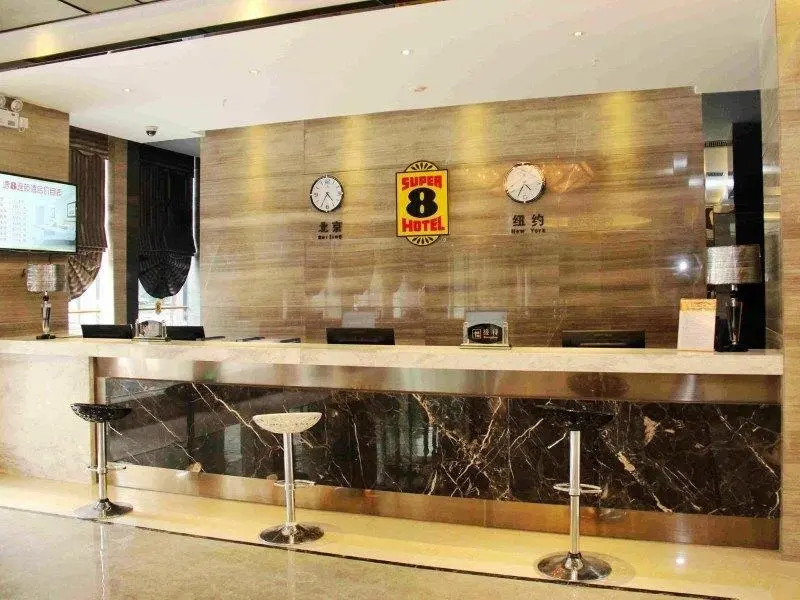 Сяньнин: Super 8 Hotel Xianning Yinquan Shizhengfu