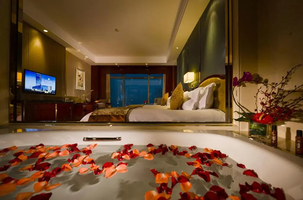 Цзясинь: Haili New Century Grand Hotel Haiyan