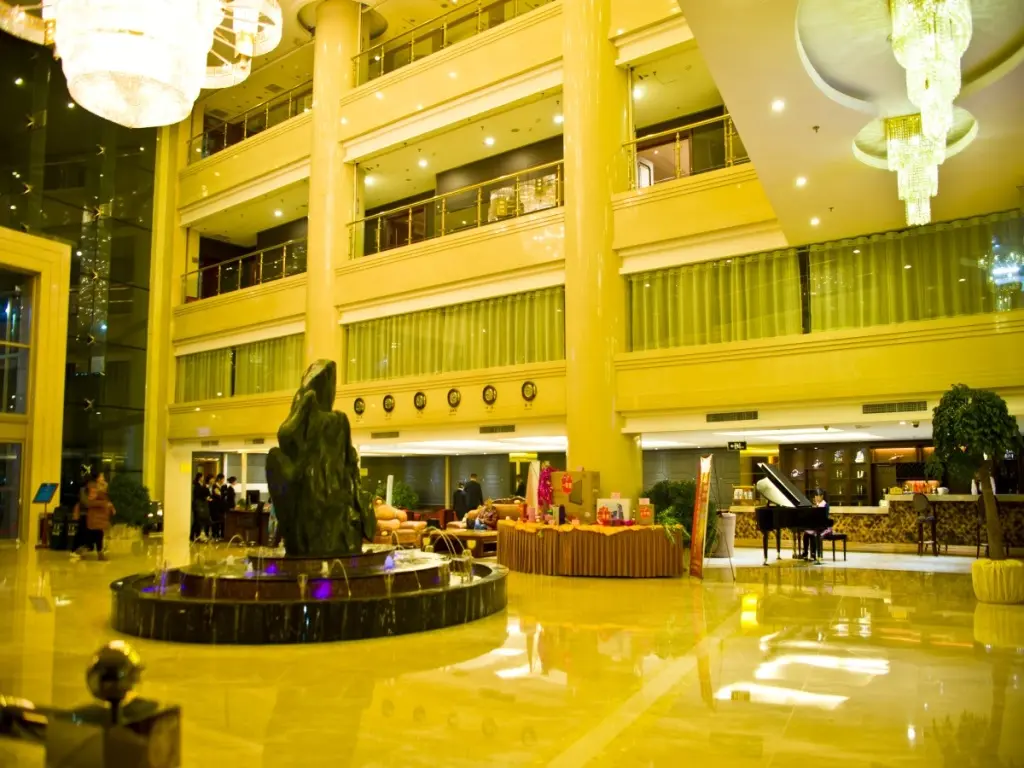 Корла: The Garden Hotel