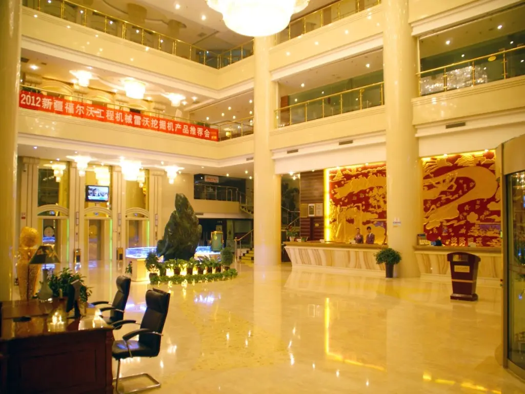 Корла: The Garden Hotel