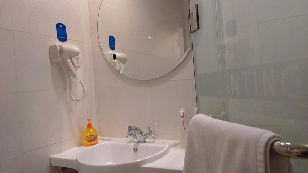 Чэнду: Fashion Tianjiao Hotel (Chengdu Kuanzhai Alley Luomashi Subway Station)