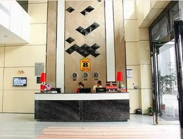 Фучжоу: Super 8 Hotel Fuzhou South Railway Station Square