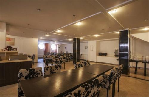 Шанхай: Home Inn Neo (Shanghai New International Expo Center, Yanggao South Road Metro Station)