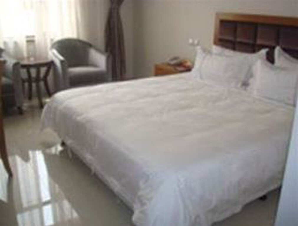 Таншань: Super 8 Hotel Tangshan Qianan Railway Station