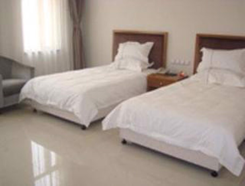 Таншань: Super 8 Hotel Tangshan Qianan Railway Station