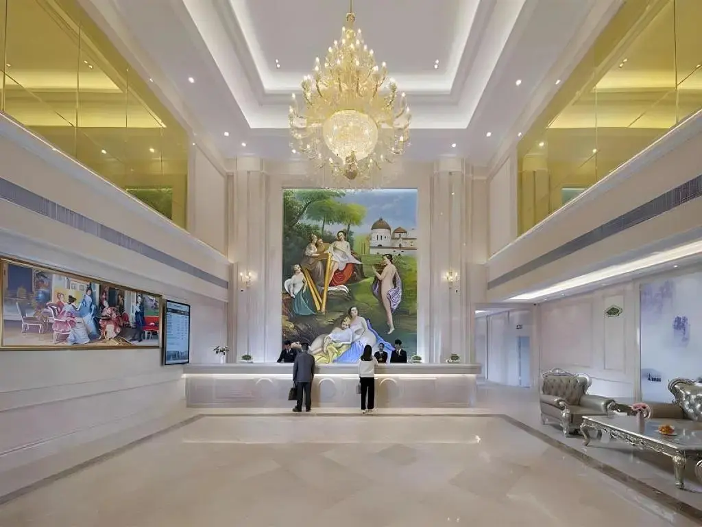 Фошань: Vienna International Hotel (Foshan Eternal Love Xiqiao Mountain Scenic Area)