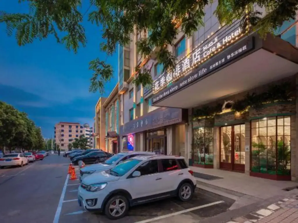 Цзяочжоу: Jiaozuo flower season coffee Hotel (Rose Park store)