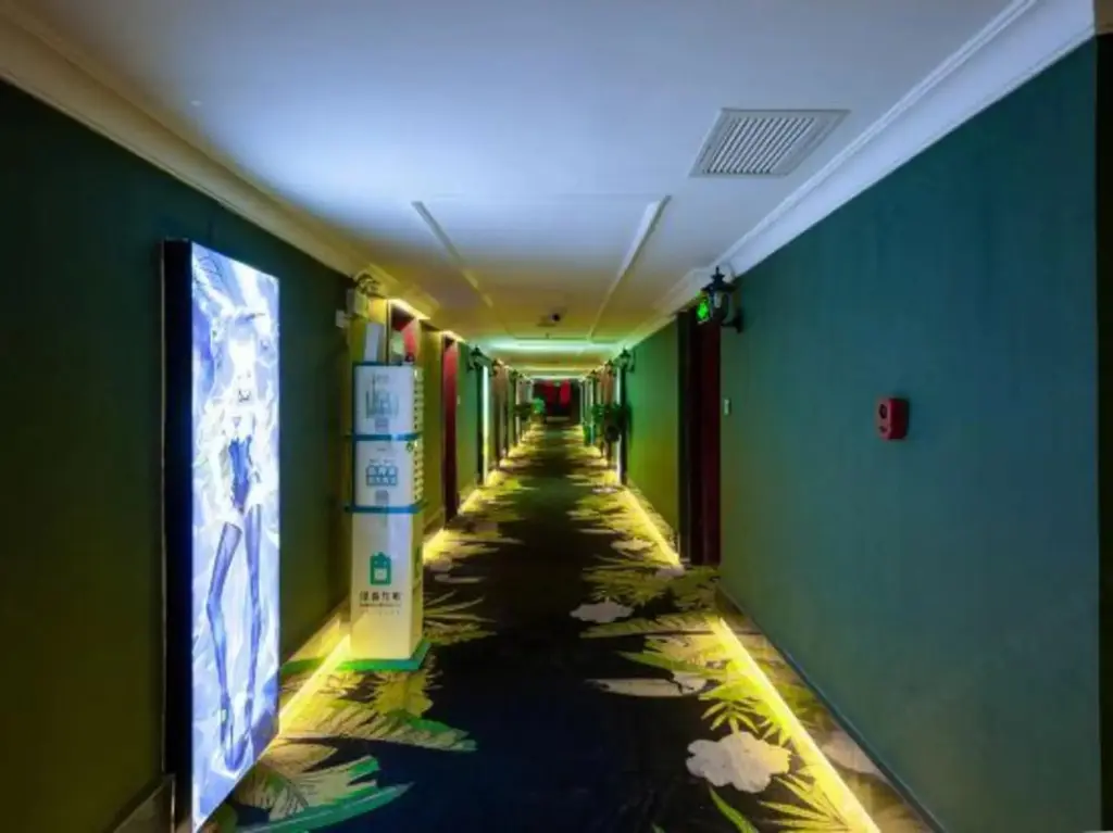 Цзяочжоу: Jiaozuo flower season coffee Hotel (Rose Park store)