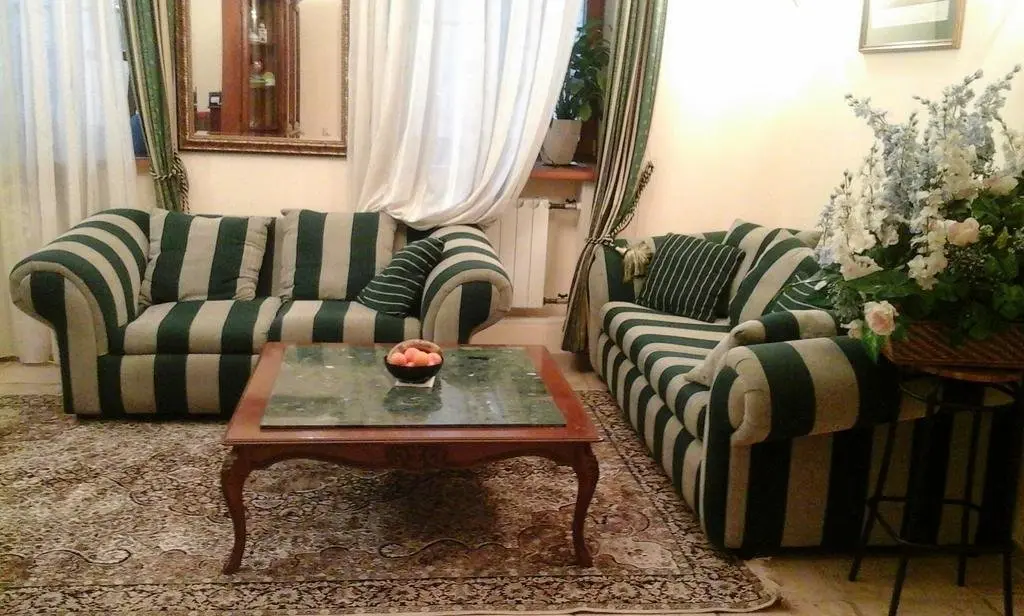 Москва: Flat Near Bolshoi Theater