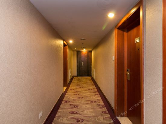 Цзиньхуа: Shenhua Business Hotel Parking Lot