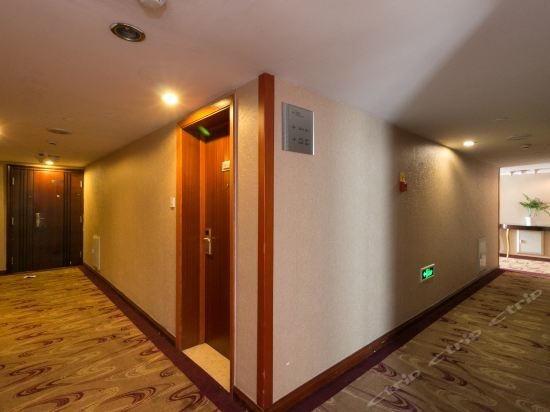 Цзиньхуа: Shenhua Business Hotel Parking Lot