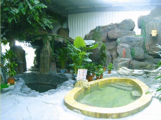 Yixinyuan Hotspring Hotel — фото 1