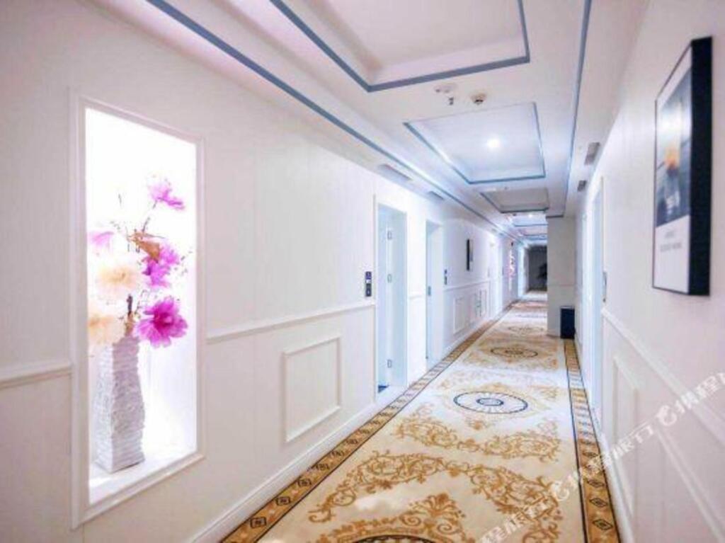 Чэнду: Huayang Fashion Holiday Grand Hotel (Chengdu Nanhu Park)