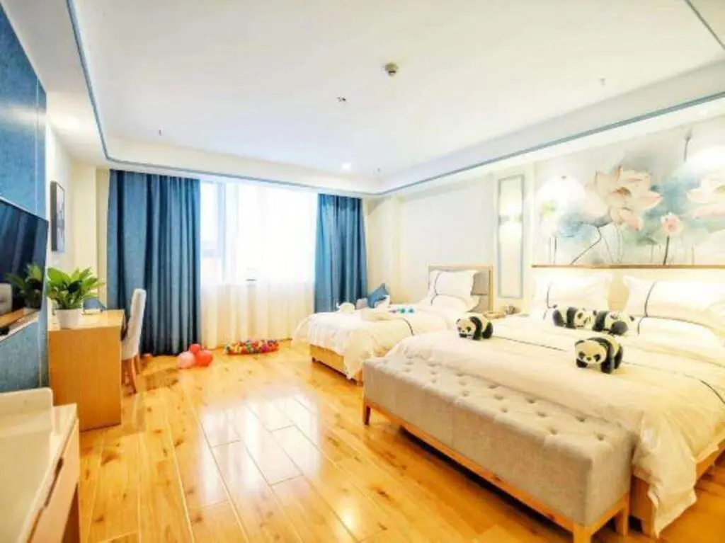 Чэнду: Huayang Fashion Holiday Grand Hotel (Chengdu Nanhu Park)