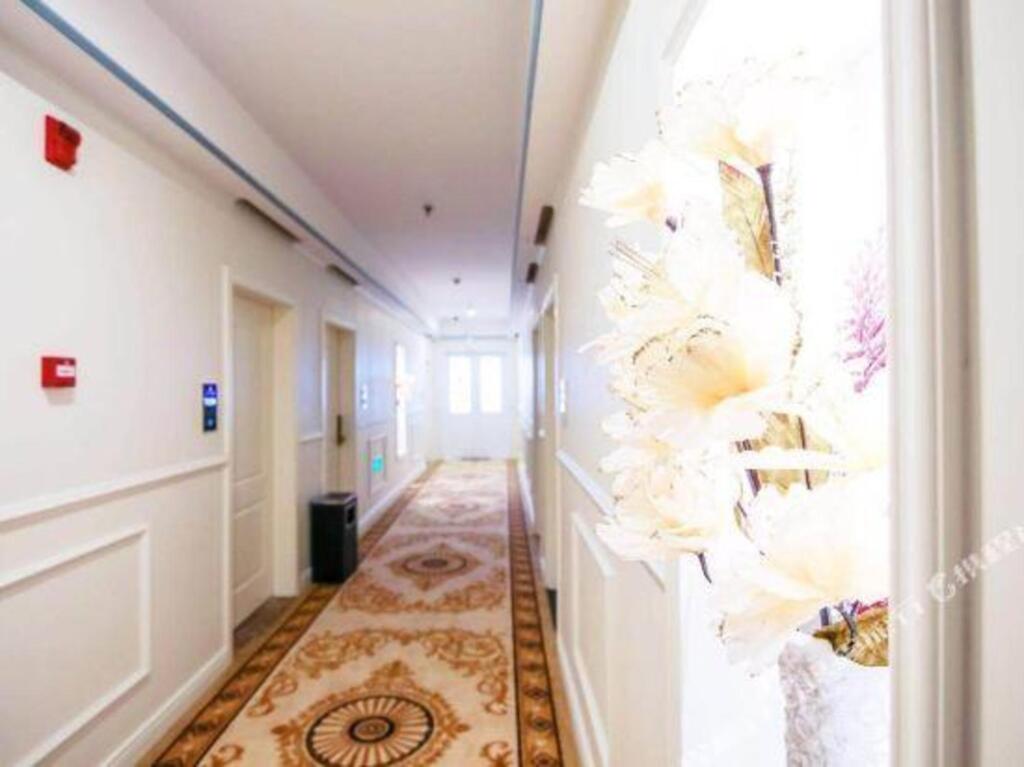Чэнду: Huayang Fashion Holiday Grand Hotel (Chengdu Nanhu Park)