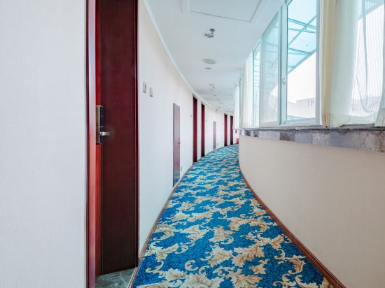 Sichuan Chaoyang Lake Hotel — фото 1