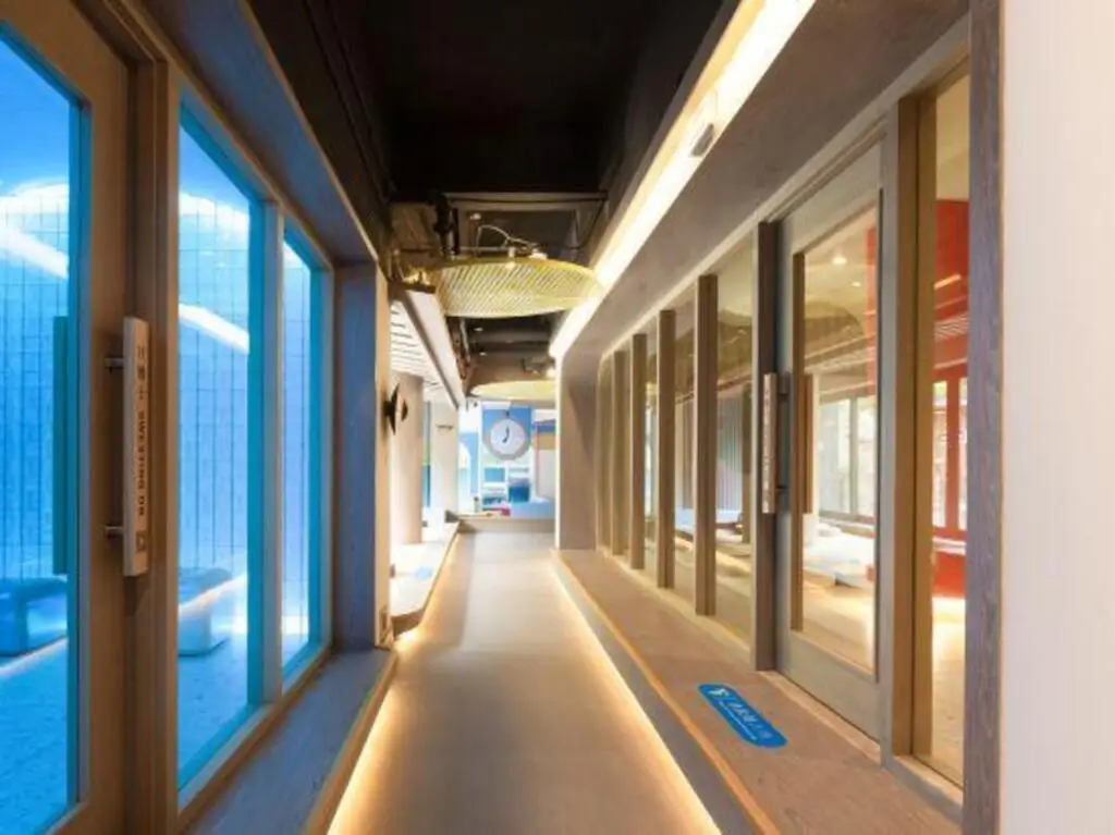 Чунцин: Chongqing White-collars East Hotspring Hotel