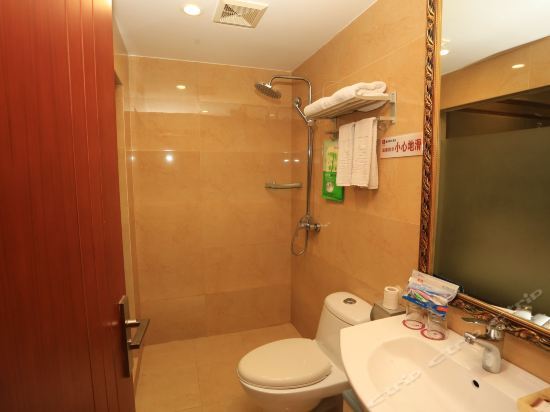 Чунцин: Ruitian Hotel (Chongqing Shiqiaopu Subway Station & Bainaohui Store)