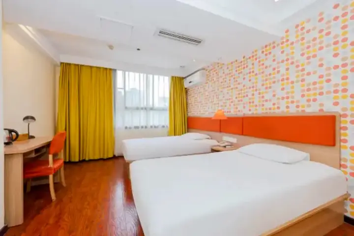 Чунцин: Home Inn Chongqing Lianglukou Station
