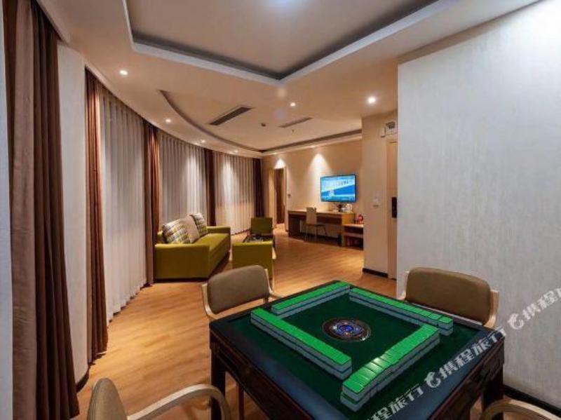 Чунцин: HuayiBusinessHotel (Chongqing Fengdu Ghost City)