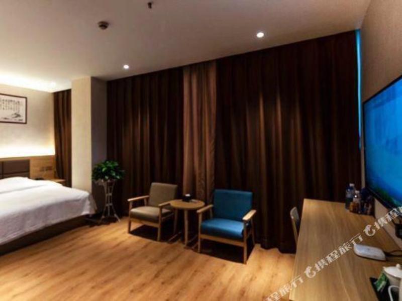 Чунцин: HuayiBusinessHotel (Chongqing Fengdu Ghost City)