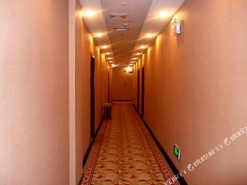 Чунцин: HuayiBusinessHotel (Chongqing Fengdu Ghost City)