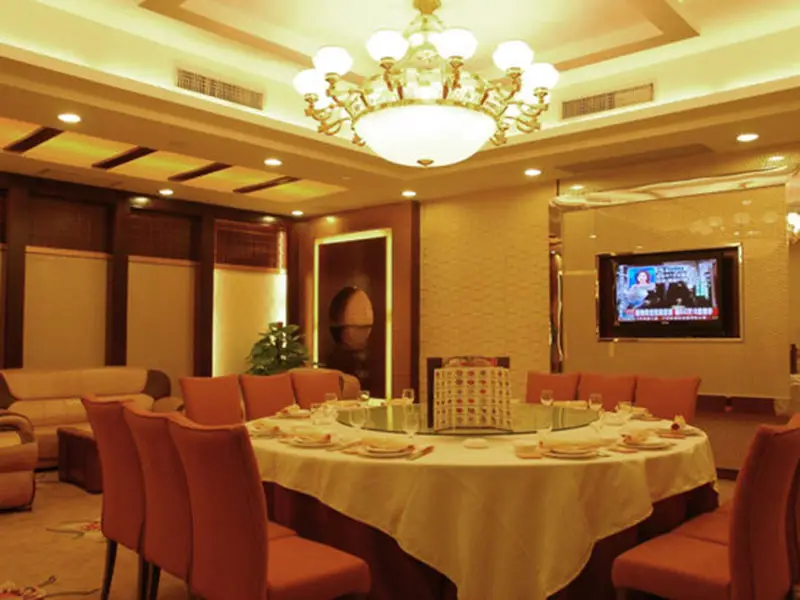 Дунгуань: 东莞怡安大酒店(雁田店)