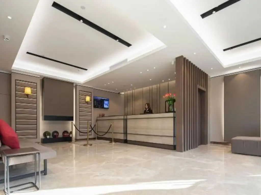 Гуйлинь: Homeinn Plus Hotel (Guilin Railway Station Xiangbishan Park)