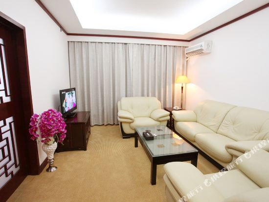 Хуаншань: Financial Hotel