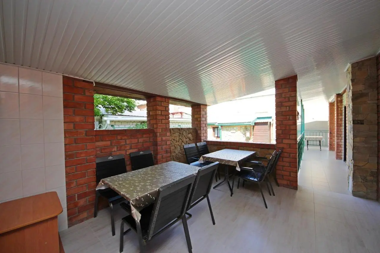Витязево: Guest House Stariy Dvorik