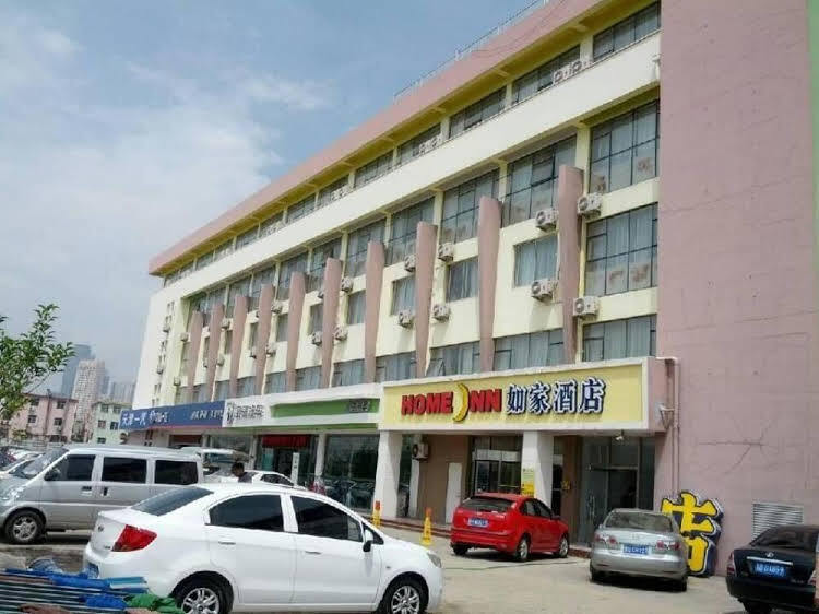 Home Inn （Qingdao Railway Station Branch） Parking Lot — фото 1