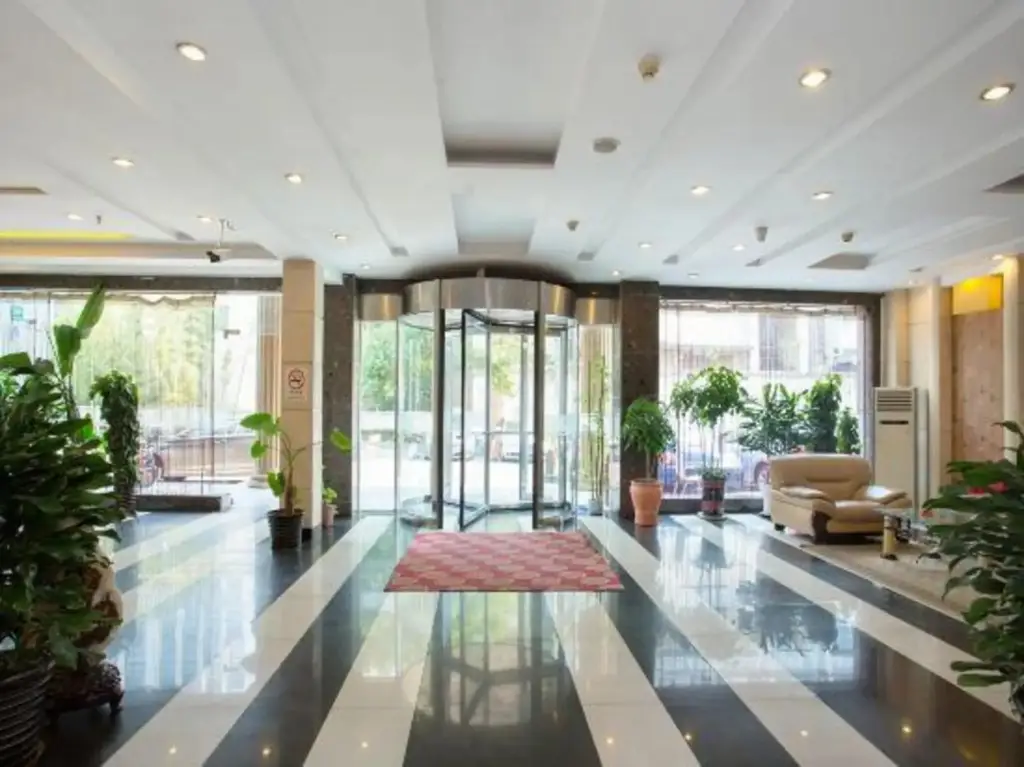 Шанхай: Huaren Hotel (Shanghai Wujiaochang Metro Station)